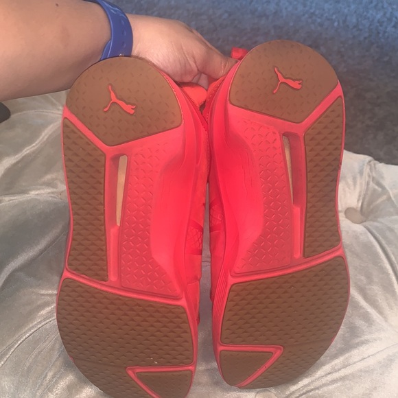 Red Pumas - Picture 6 of 6